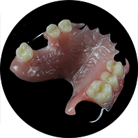 Пластмассовый зубной протез